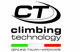 Logo firmy Climbing Technology to litery CT otoczone od dołu i prawej strony łukiem, na dole podpis Climbing Technology i pasek w barwy flagi Włoch - zielony, biały, czerwony. Pod spodem napis w języku ang. "Genialny Włoski Sprzęt"