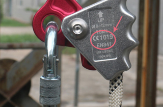 Podróbka sprzętu z normą EN 341