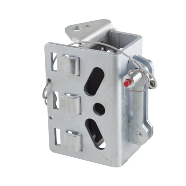 Uniwersalny uchwyt do statywów pasuje do wszystkich statywów firmy Protekt i jest niezbędny do montażu wciągarek serii RUP i urządzeń serii CRW.