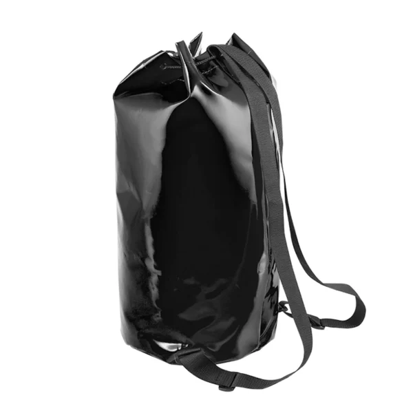 Czarny worek transportowy Protekt AX 012 o pojemności 100 litrów z pasami nośnymi.