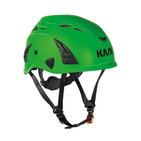 Kask ochronny KASK Superplasma AQ w kolorze zielonym z czteropunktowym paskiem podbródkowym.