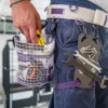 Przezroczysty woreczek na drobne narzędzia umożliwia szybki dostęp i lepszą organizację pracy.